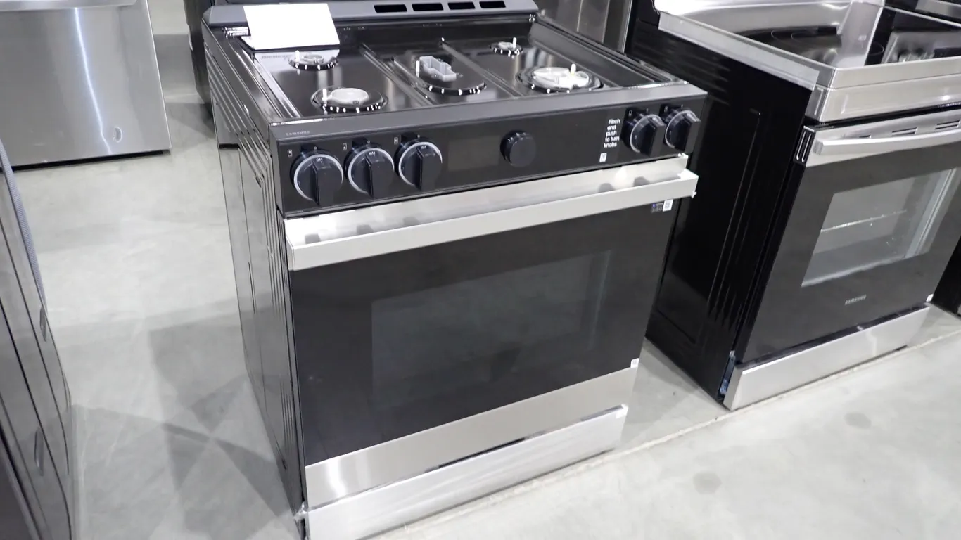 Samsung NSG6DG8700SRAA Stainless 30" Front Control Gas Slide-In Range- NOTE: PLEASE INSPECT.