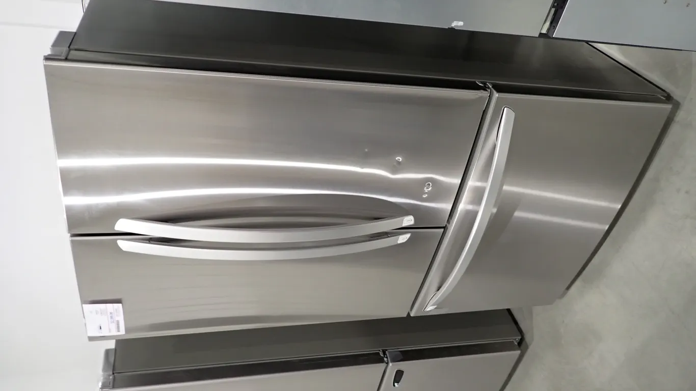 LG LF29T6000S French Door Stainless Top Refrigerator/Bottom Freezer- NOTE: PLEASE INSPECT.