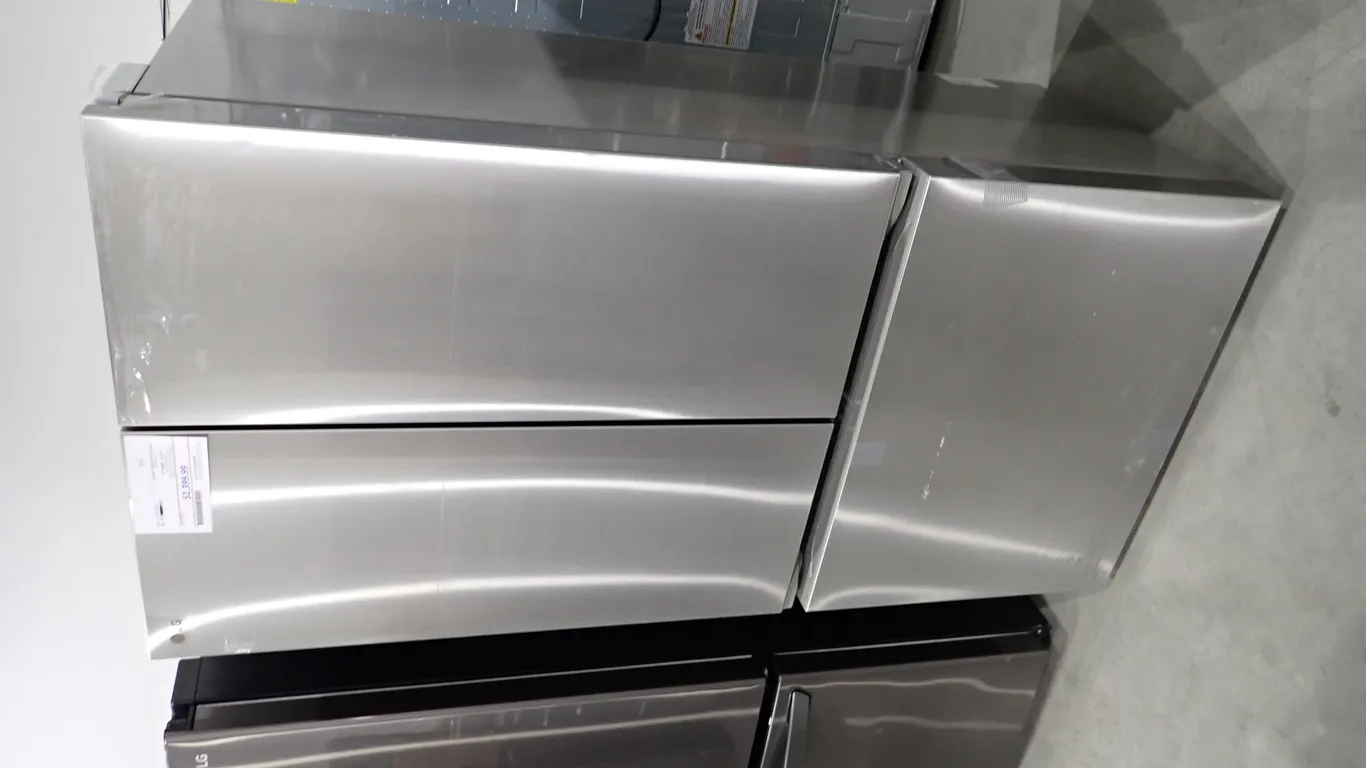 LG LF21C6200S French Door Stainless Top Refrigerator/Bottom Freezer - NOTE: PLEASE INSPECT.