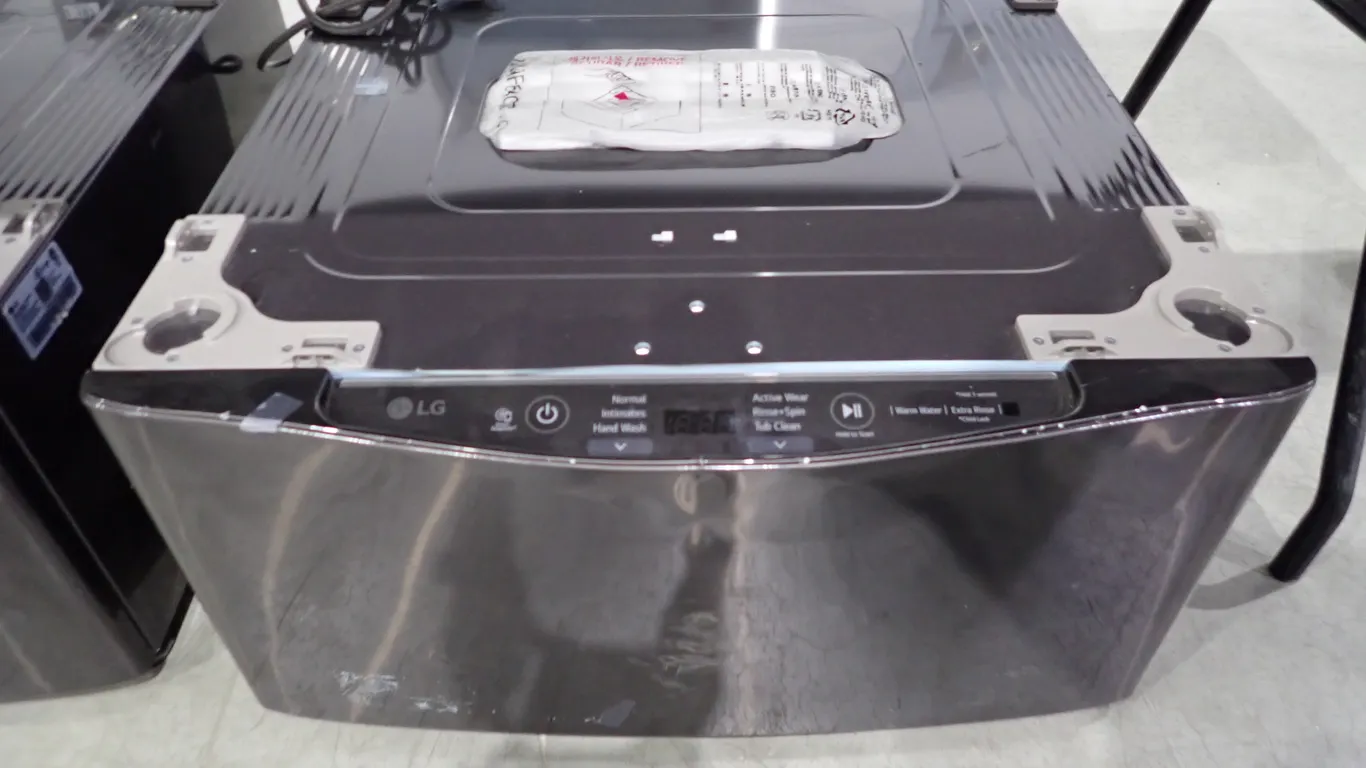 LG WD100CB 27" 1.0 CUFT SideKick Pedestal Washer- NOTE: PLEASE INSPECT.