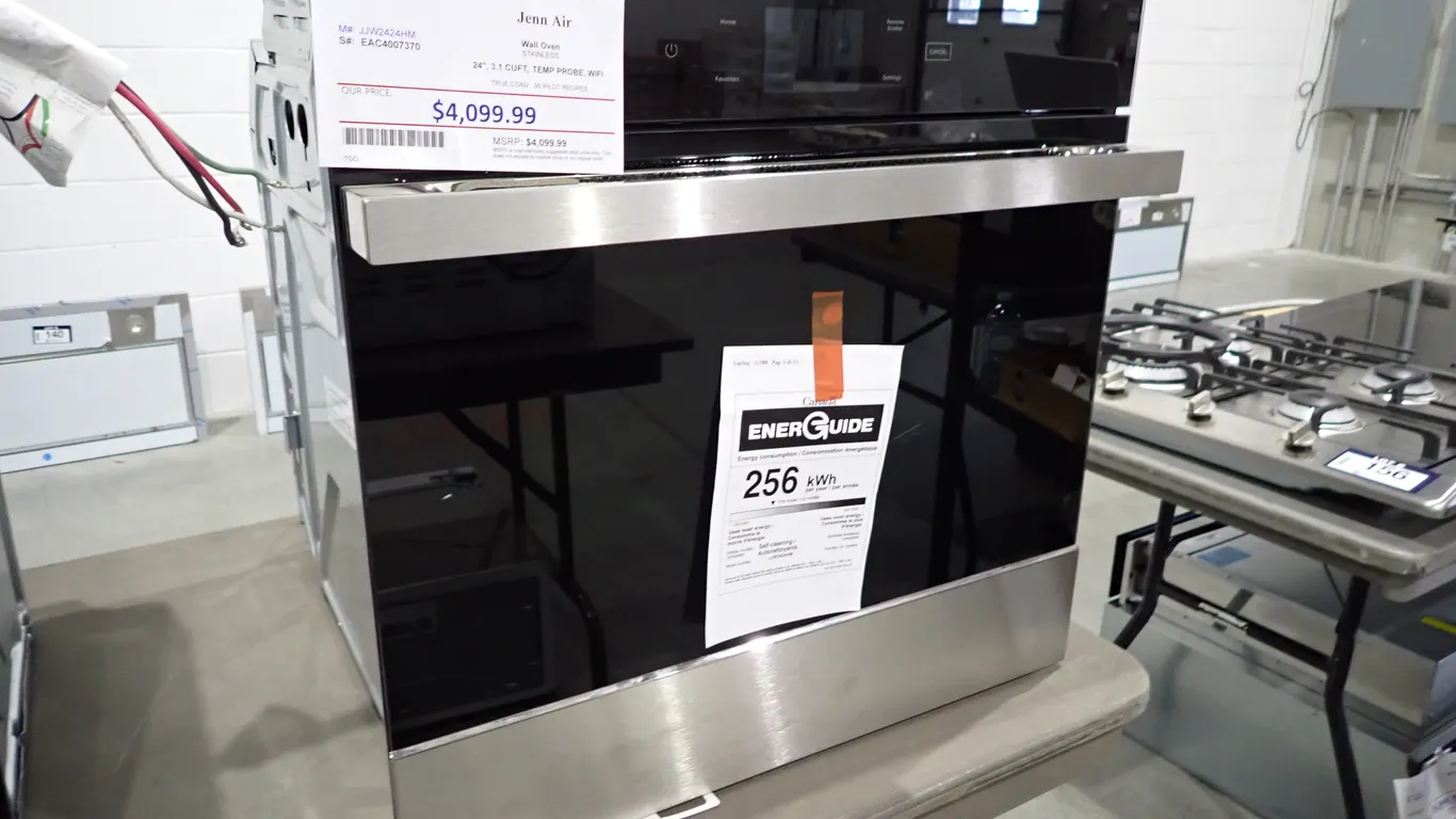 Jenn Air JJW2424HM Stainless 24" 3.1 CUFT Wall Oven- NOTE: PLEASE INSPECT.