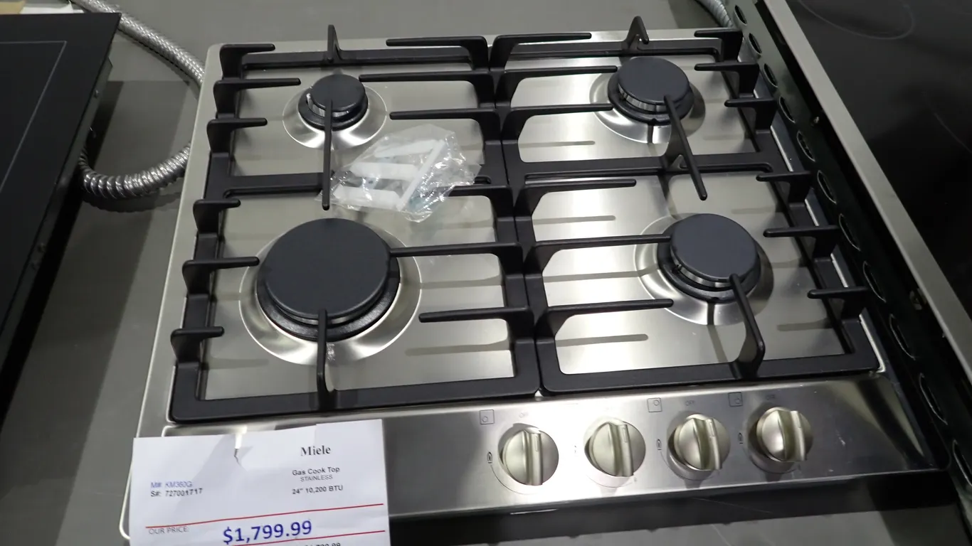 Miele KM360G Stainless 24" 10,200BTU Gas Cook Top - NOTE: PLEASE INSPECT.