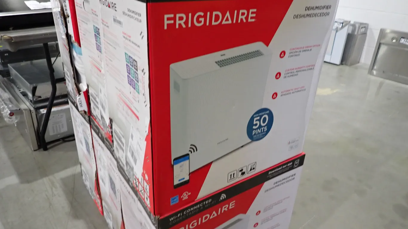Frigidaire FHDD5033W1 50-Pint High Moisture Dehumidifier- NOTE: BOX DAMAGED.