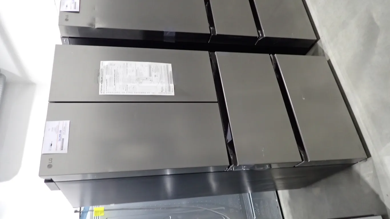LG LK14S8000V Four Door 30" 14.3 CUFT Stainless 14-Bin Kimchi Fridge- NOTE: PLEASE INSPECT.