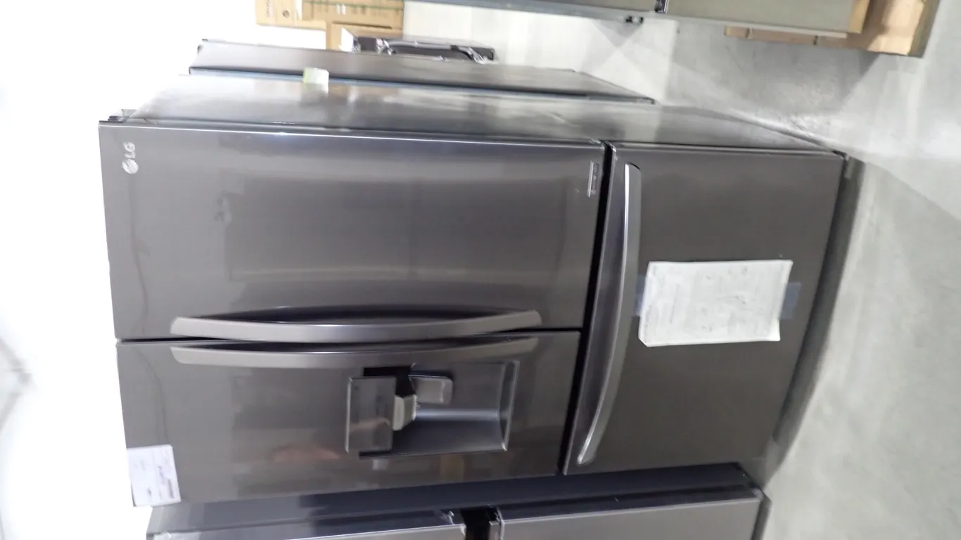 LG LFXS28968D French Door Black Stainless Top Refrigerator/Bottom Freezer- NOTE: PLEASE INSPECT.
