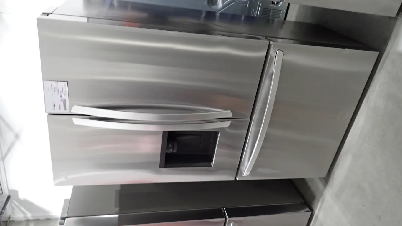LG LRFXC2606S French Door Stainless Top Refrigerator/Bottom Freezer- NOTE: PLEASE INSPECT.