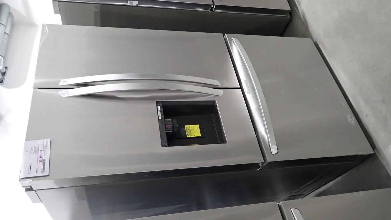 LG LRFXC3106S French Door Stainless Top Refrigerator/Bottom Freezer- NOTE: PLEASE INSPECT.