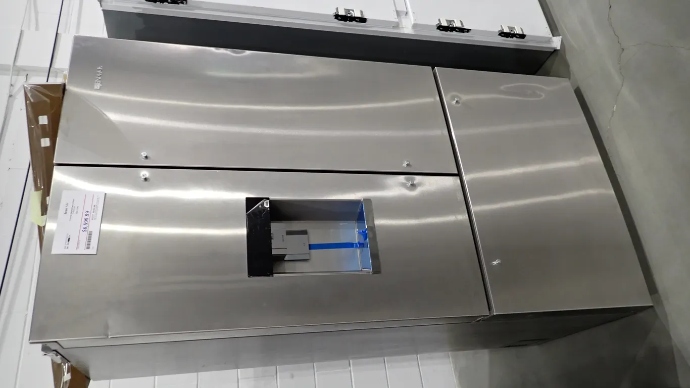 Jenn Air JFFCC72EFS French Door Stainless Top Refrigerator/Bottom Freezer- NOTE: PLEASE INSPECT.