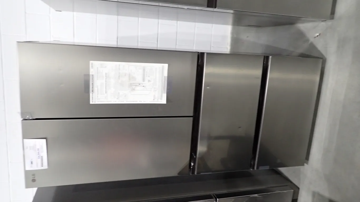 LG LK14S8000V Four Door 30" 14.3 CUFT Stainless 14-Bin Kimchi Fridge- NOTE: PLEASE INSPECT.