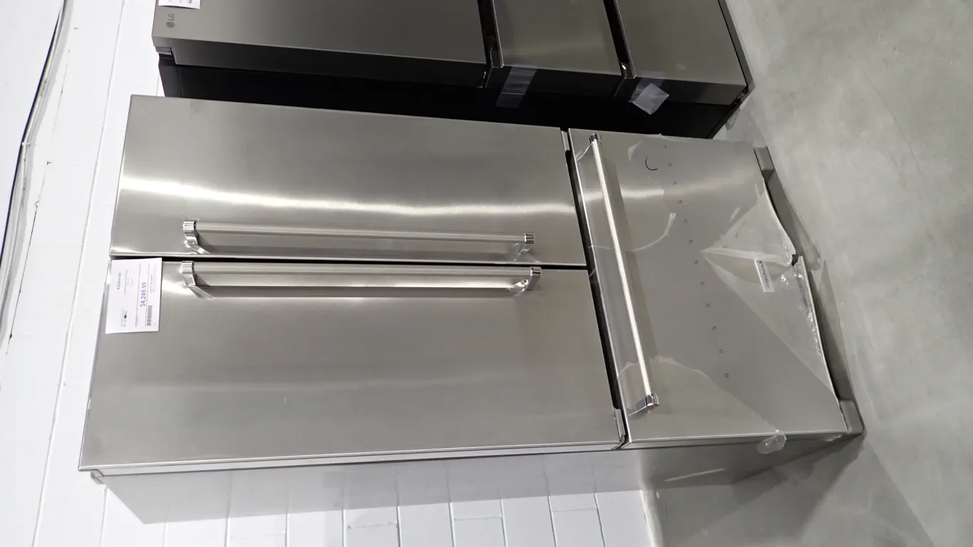 KitchenAid KRFC302ESS French Door Stainless Top Refrigerator/Bottom Freezer- NOTE: PLEASE INSPECT.