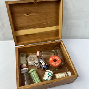 Box of vtg pharmacy, toiletry bottles