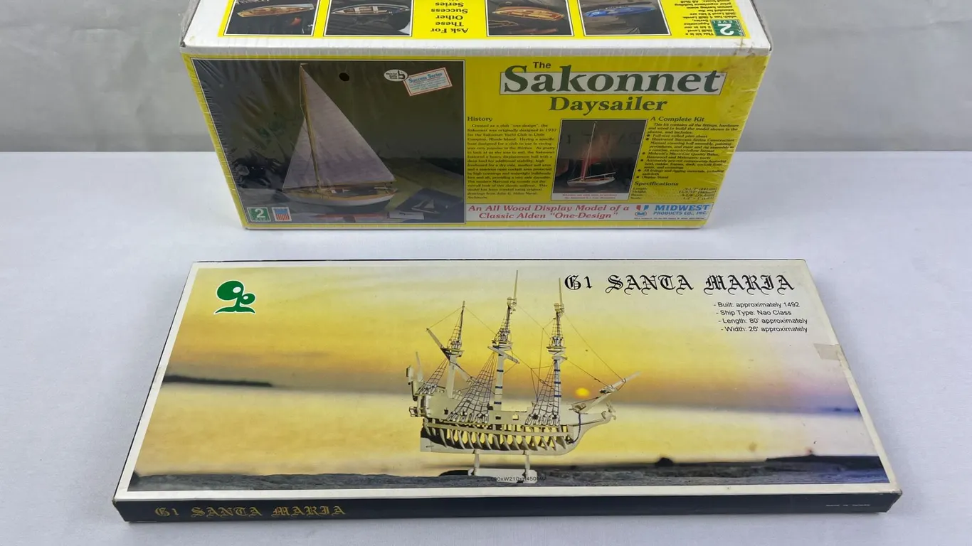 Vintage model kits Santa Maria & Sakonnet Day Sailer
