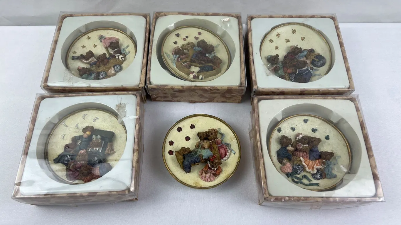 6x vintage Boyds Bears mini plates