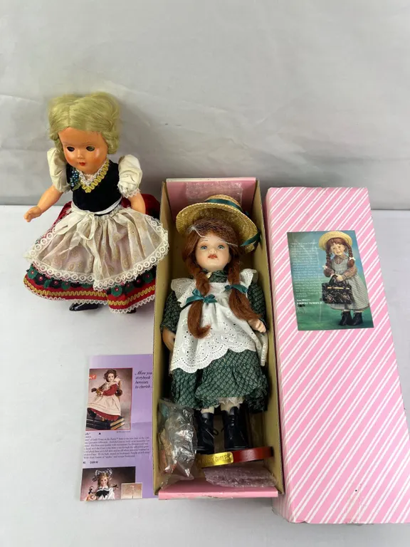 2 vintage dolls