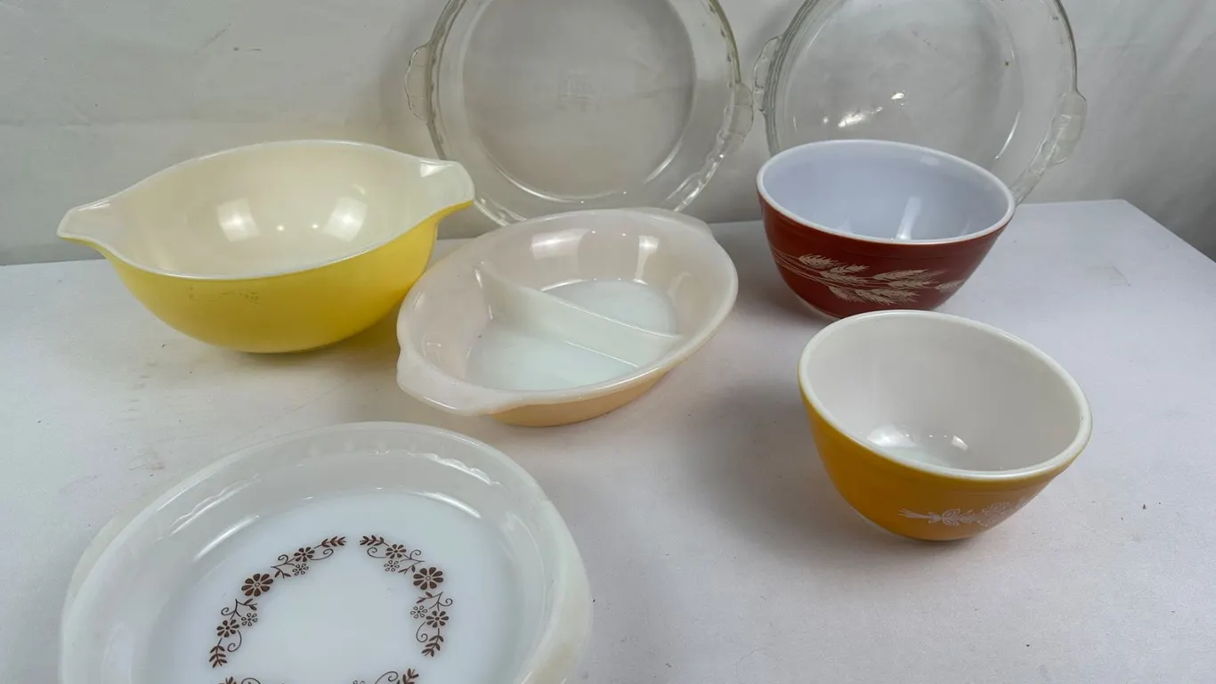 Assorted Lot of Pie Plates and Mixing Bowls, including PYREX and Anchor Hocking