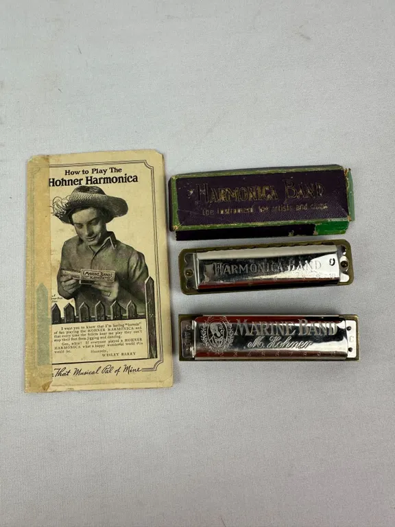 2 Hohner Harmonica & Book how to Play