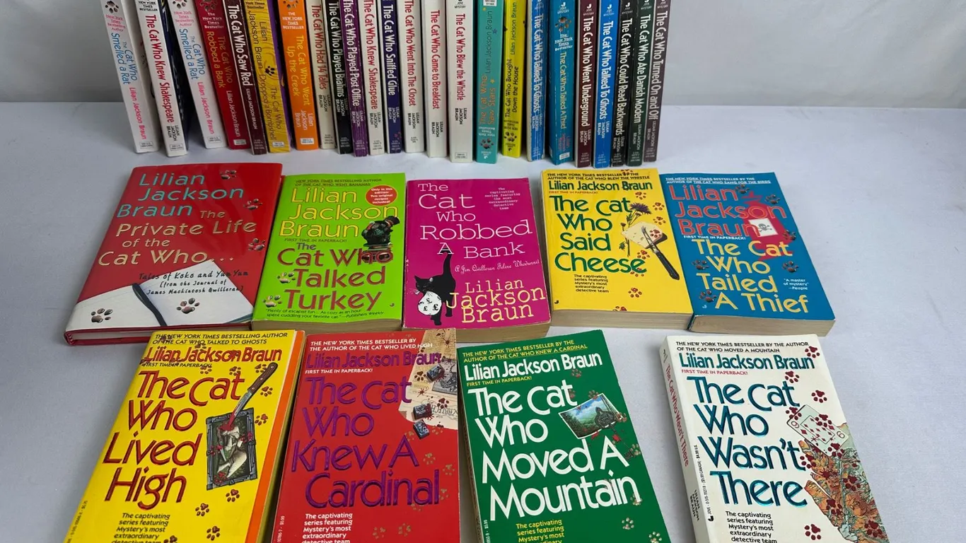 33 Books - Lilian Jackson Braun "The Cat Who.."