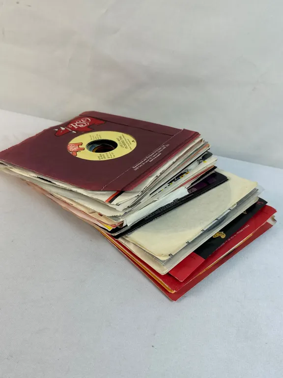 34 - 1980/1970 Rock 45s