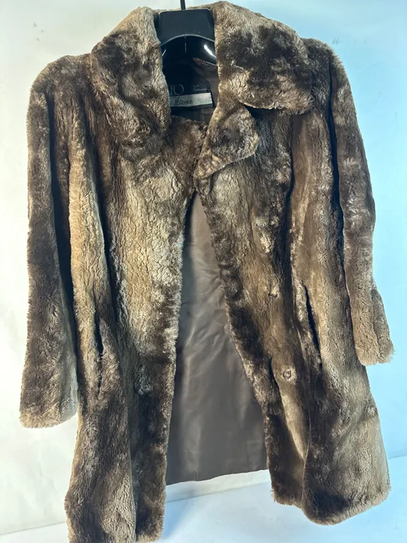 Leo of Shillington Edmonton - Furs of Distinction