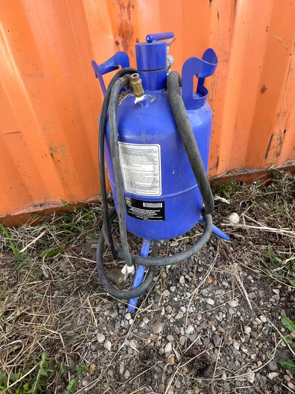 Power Fist 5 Gallon Pressure Sandblaster