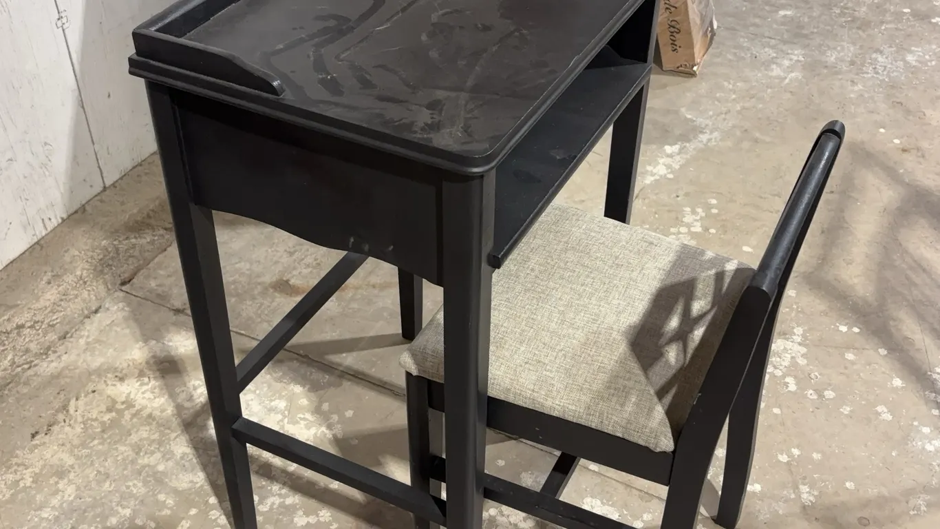 Dark Wood Childrens Desk and Chair *Unreserved*