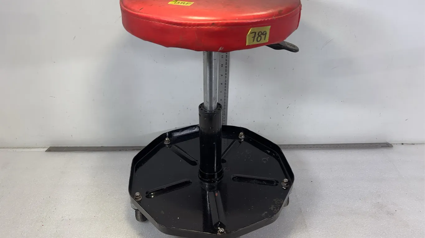 Portable Shop Stool, Approx. 15"x19" *Unreserved*