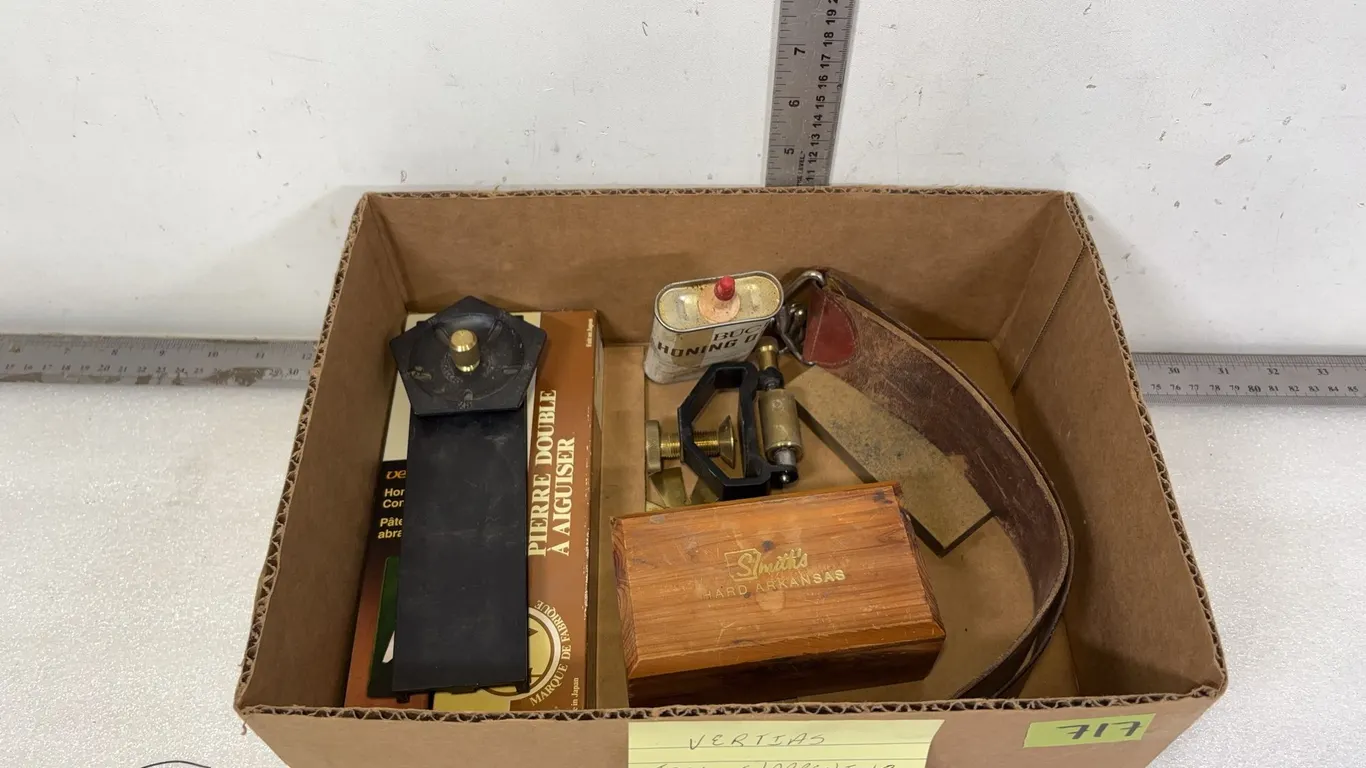 Veritas Tool Sharpening System, Sharpening Stones, Honing Compound, Honing Guide, Oil, Ect *Unreserved*