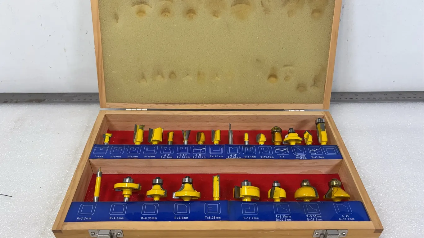 Carbide Router Bits w/ Wood Storage Case, Approx. 13"x8"x2" *Unreserved*