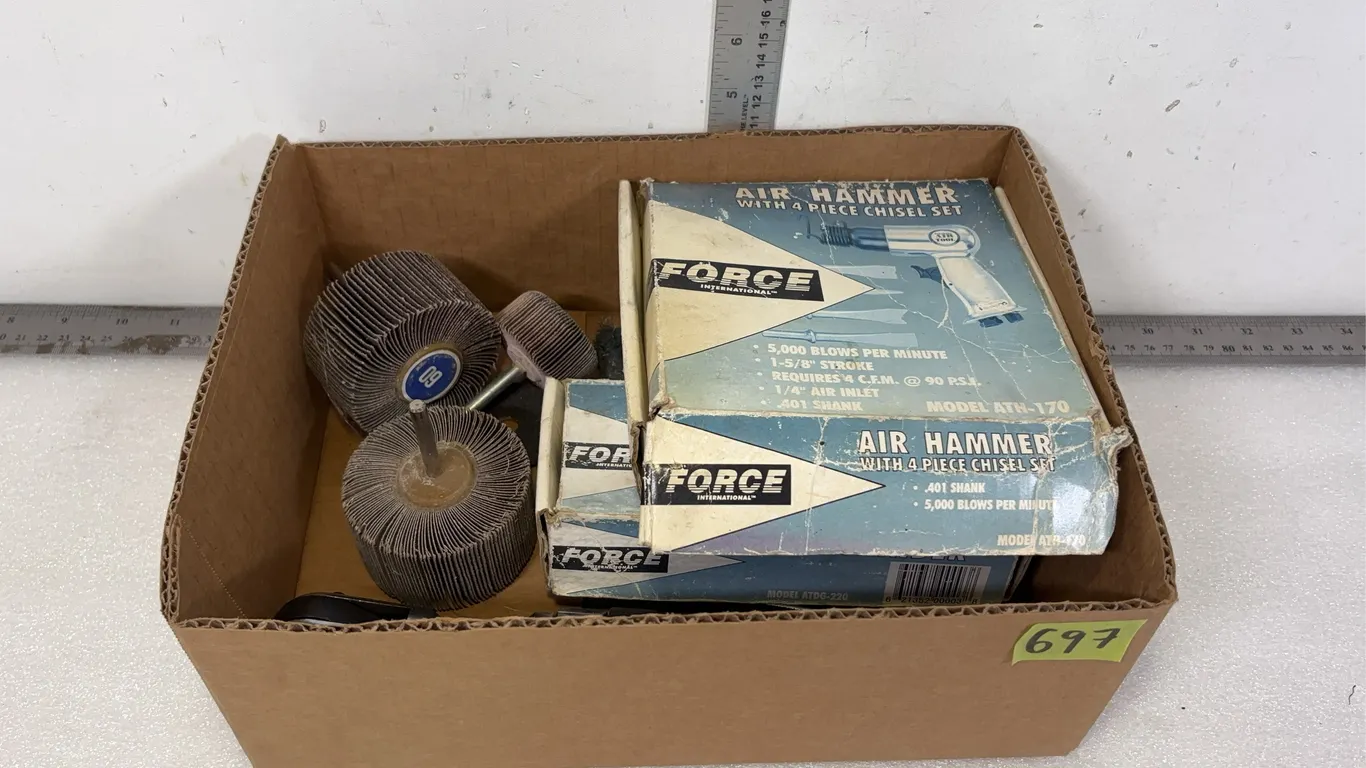 Air Hammer, Air Die Grinder and Air Ratchet Wrench, Approx. 14 Pieces *Unreserved*