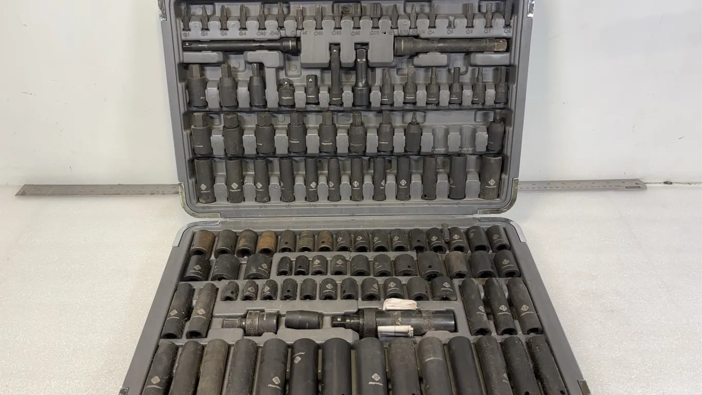 Mastercraft Maximum Socket Set, Approx. 19"x13"x3" *Unreserved*