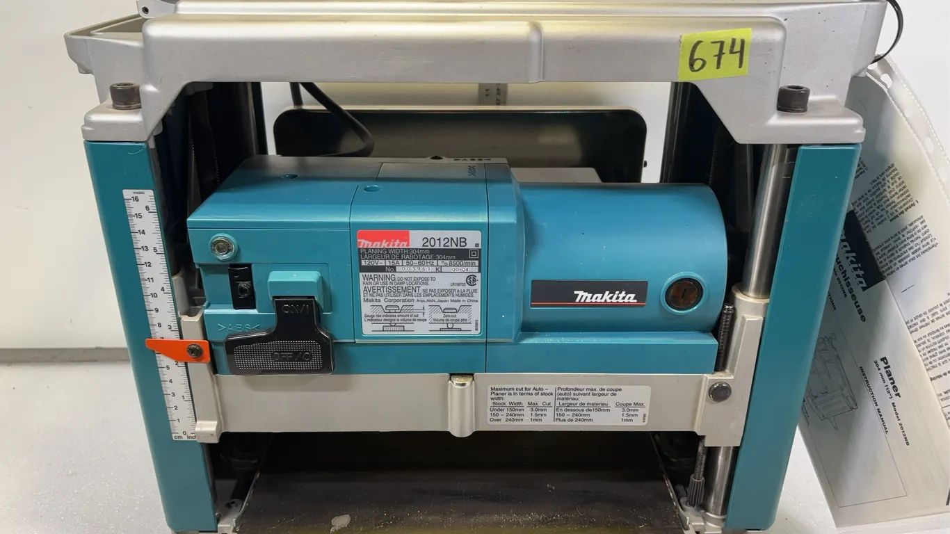 Makita Planer Model 2012NB *Unreserved*