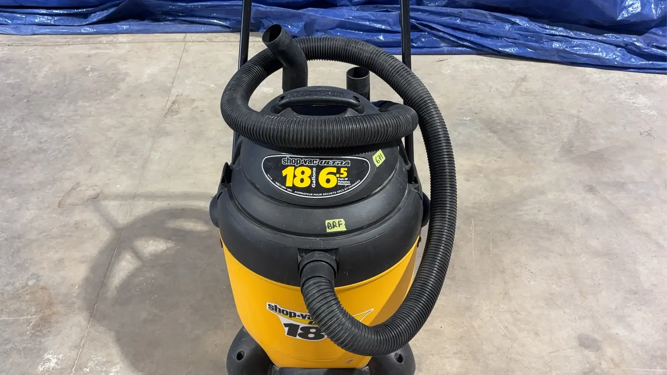 ShopVac Ultra 18Gal 6.5HP, Approx. 24"x36" *Unreserved*