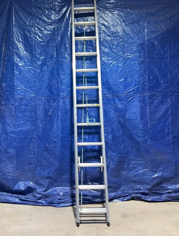 Extension Ladder, Approx. 12'x17" *Unreserved*