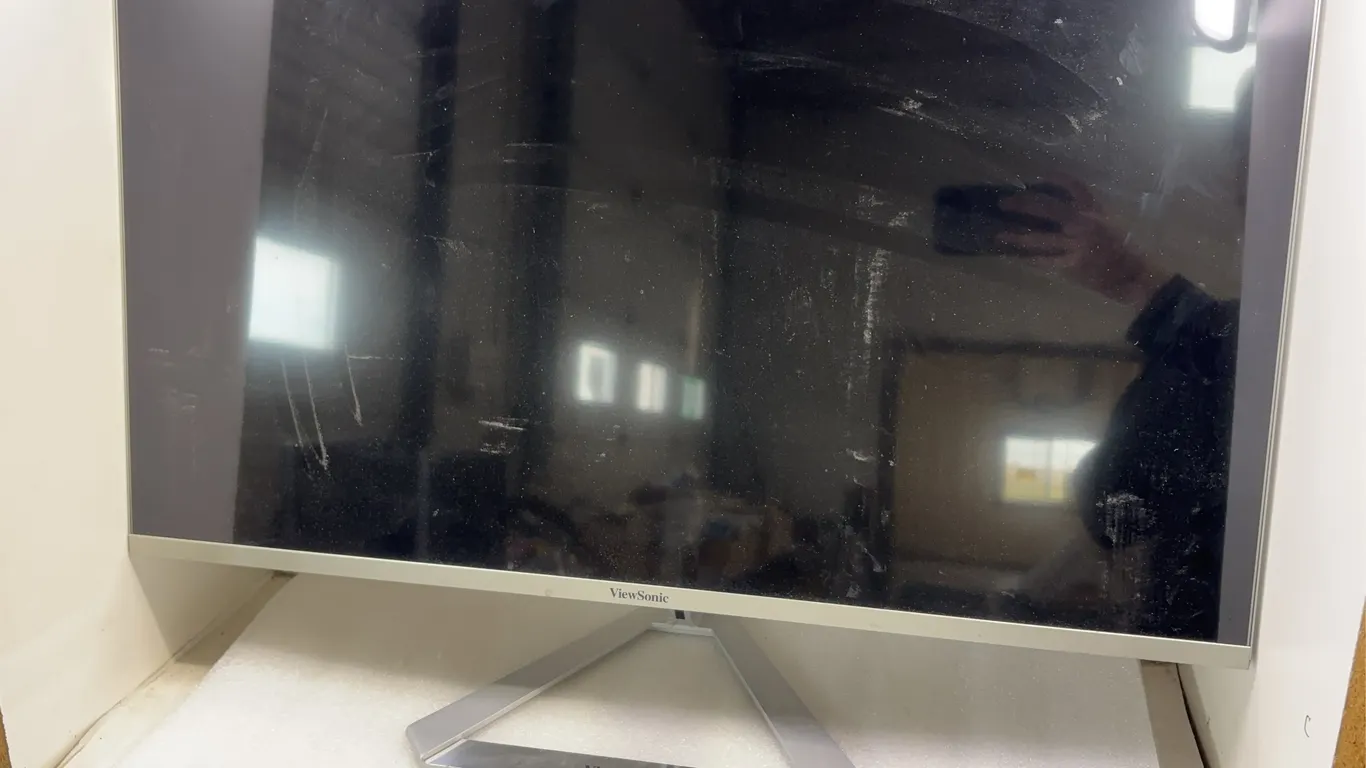 ViewSonic LCD Display 32" Monitor Model VS17220 *Unreserved*