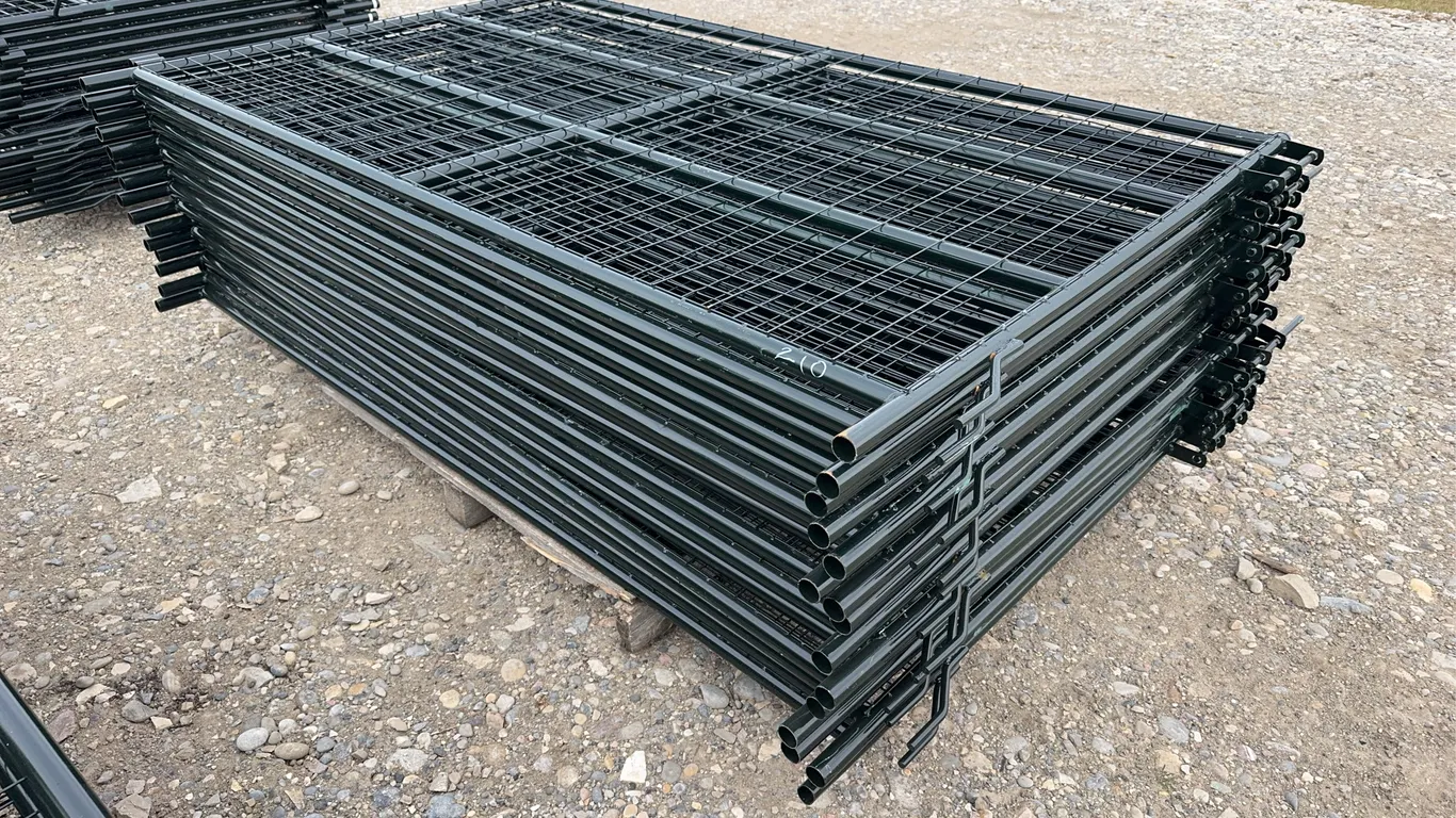 15 - Mesh Sheep Panels, 1 1/4'' Tubing, Approx. 7' x 4'3'' ( 15 x Bid Price ) *Unreserved*