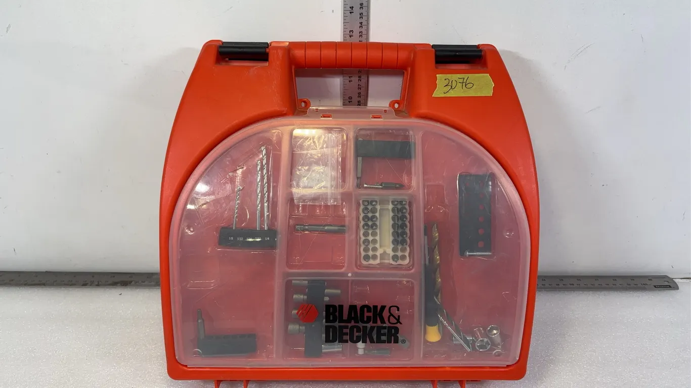 Black & Decker 18V Cordless Drill w/ Battery, Assorted Bits & Storage Case *Unreserved*