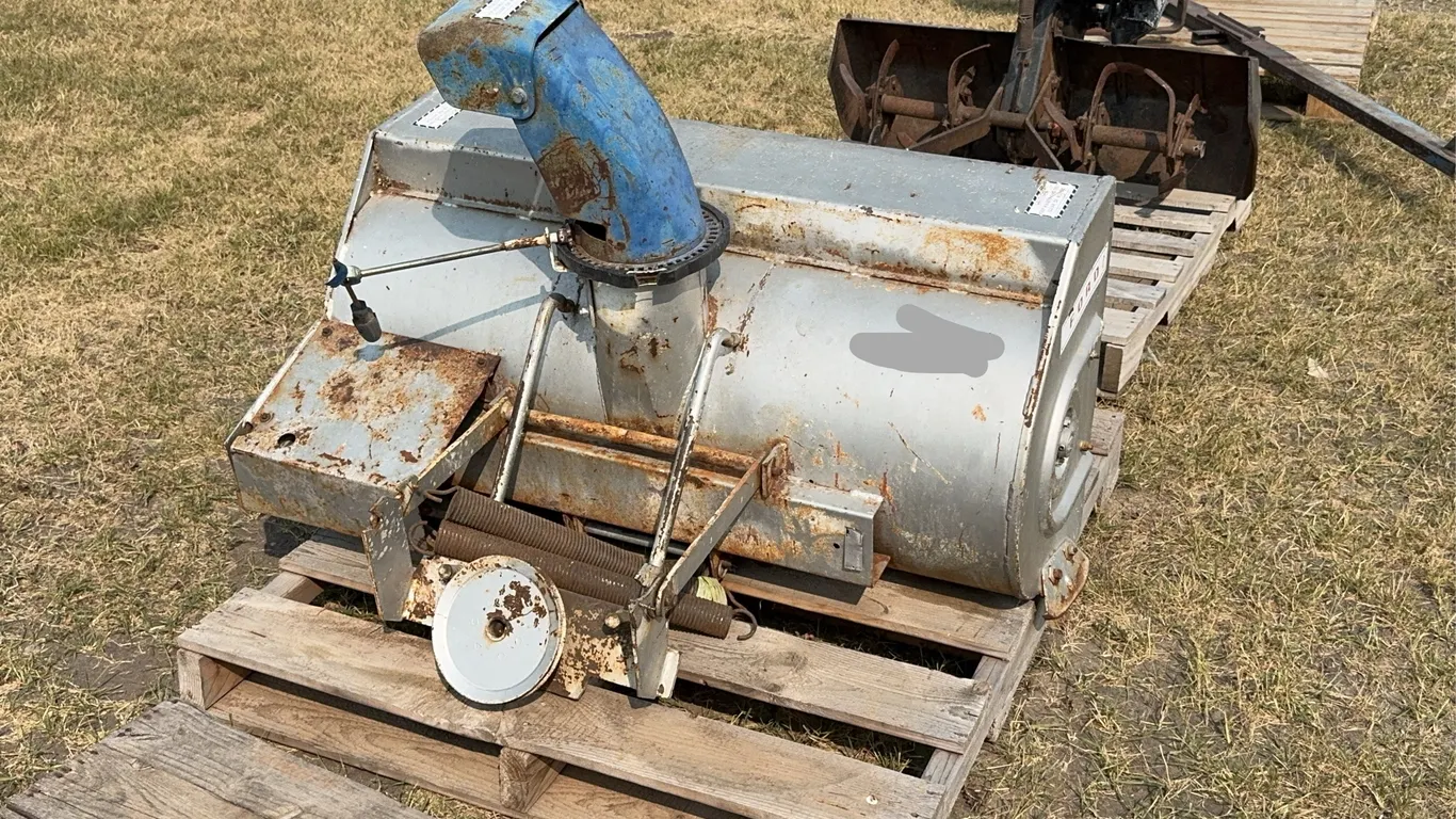 Ford Snowblower Approx. 42'', Front Mount, Single Stage, Model: 5071, SN: 09JC9795 *Unreserved*