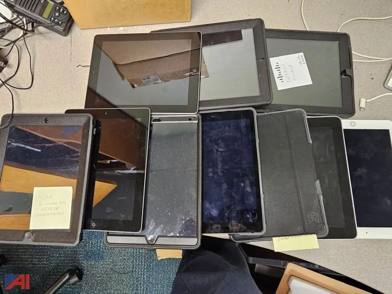 Mixed Lot of Apple Computers/Tablets