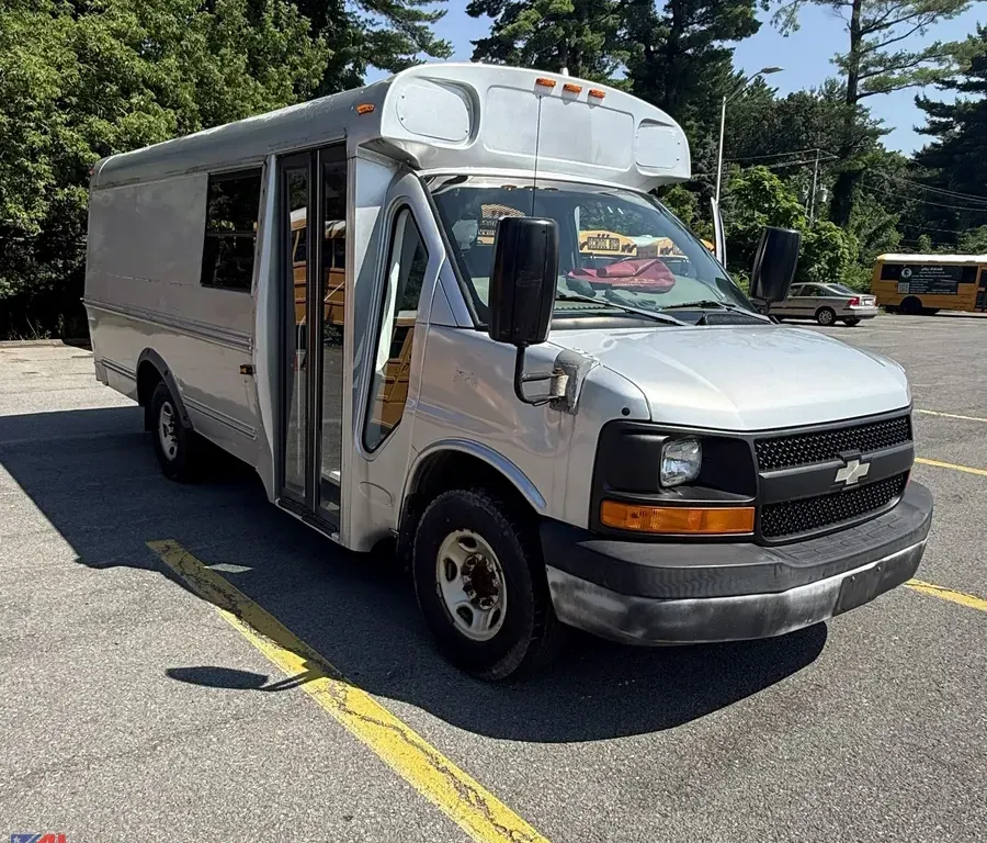 2008 Chevy Express Bus