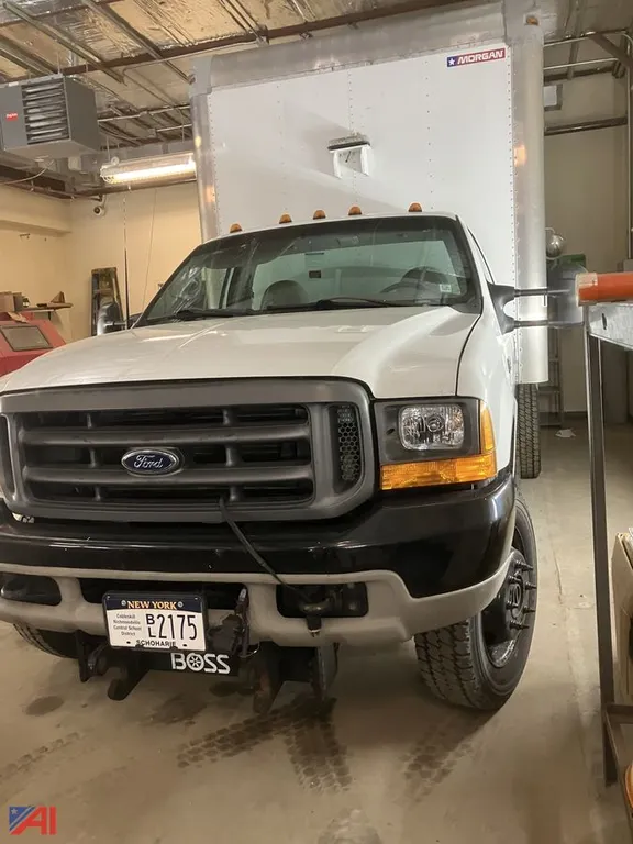 2000 Ford F550 Box Truck