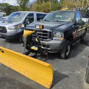 2004 Ford F-250 Super Duty Pickup Truck with Plow and Liftgate (617J)