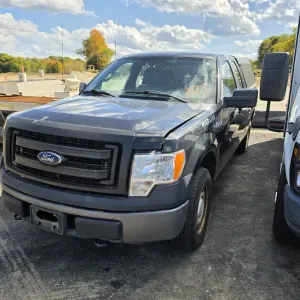 2014 Ford F-150 XL Pickup Truck with Cap (E517)
