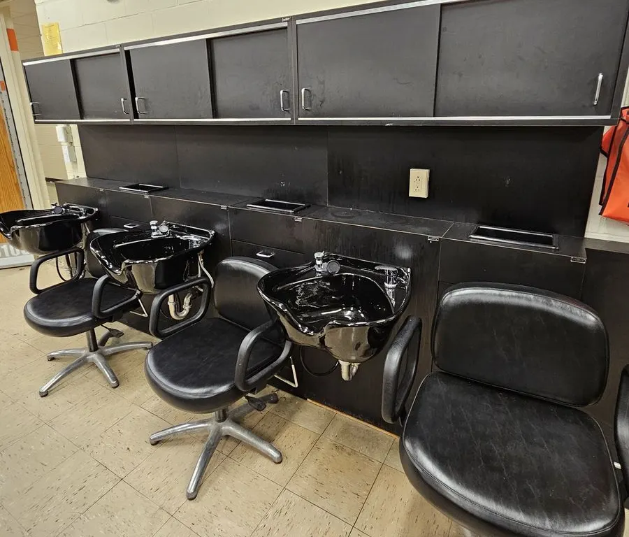 Overhead Cabinet Unit w/ 1 Sink and 1 Chair