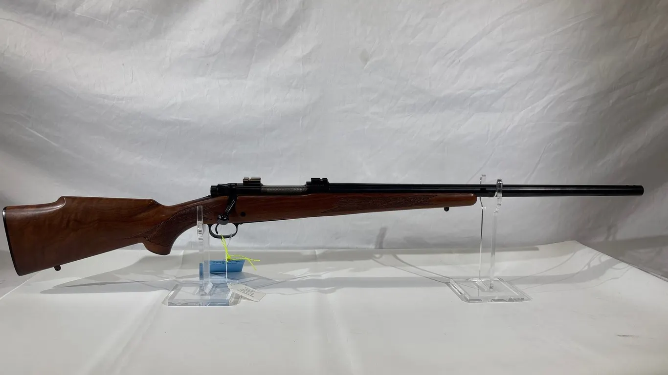 WINCHESTER MODEL 70 .243 WIN RIFLE
