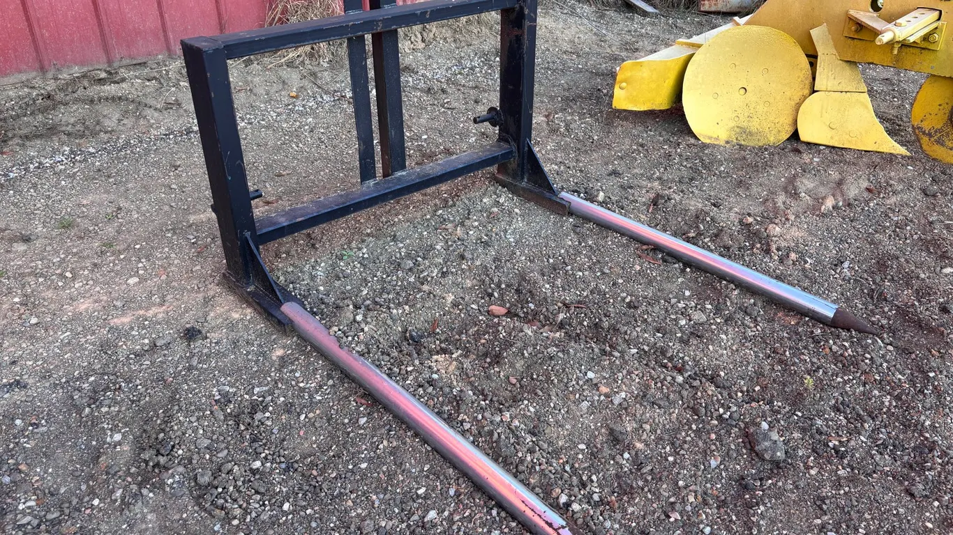Three-Point Hitch Dual Bale Spear Attachment