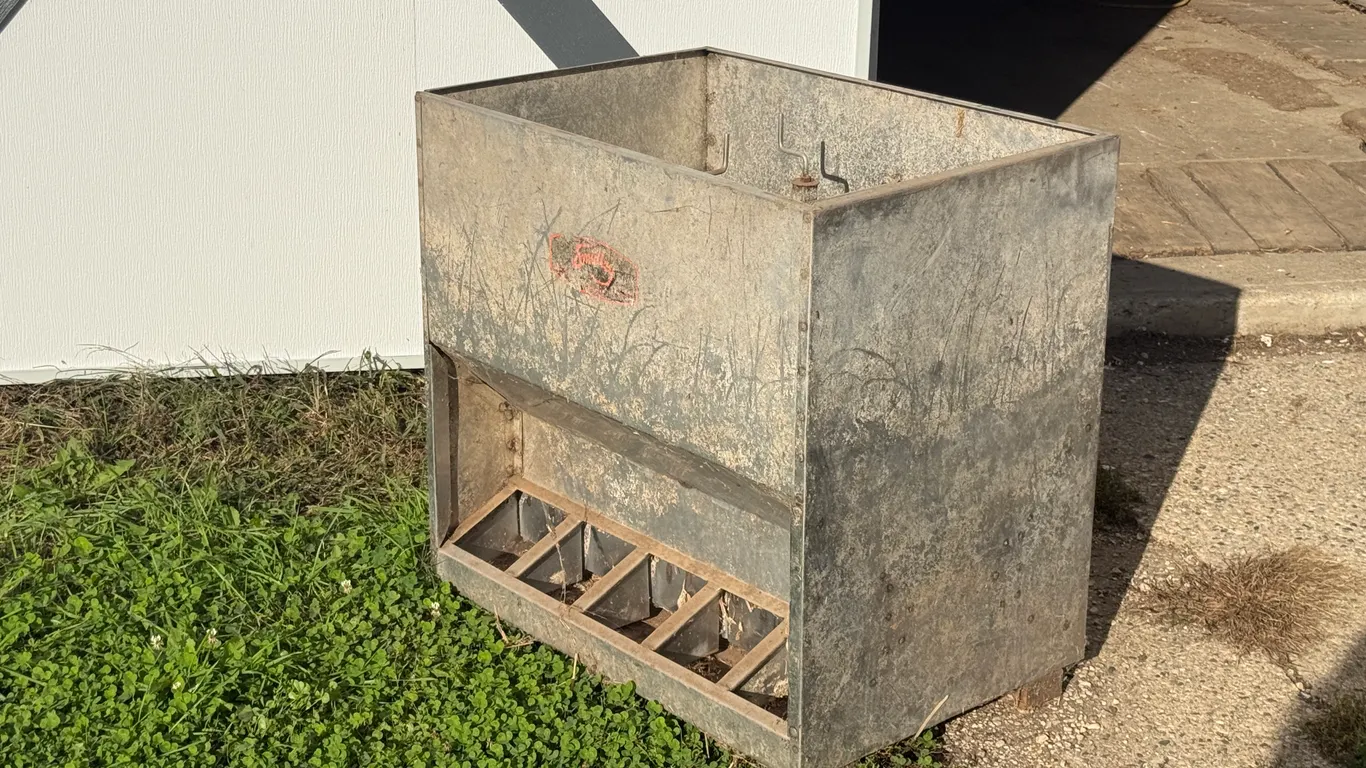 Smidley Steel Feeder, 20 X 30 X 30 High