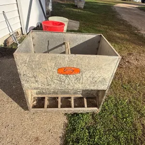 Smidley Steel Feeder, 20 X 30 X 30