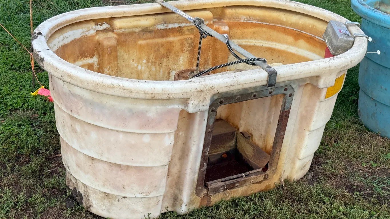 Poly Hog Water Tank With Heater And Float