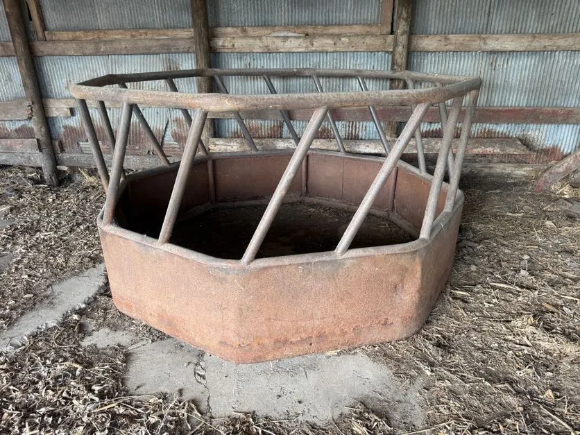 Bull Feeder For Round Bales, Continuous - No Bolts, With Skirt, 2 1/2" Tubing