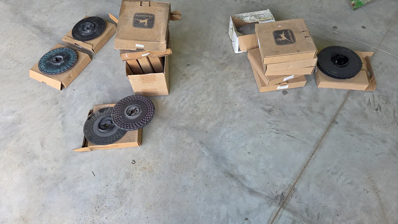 (12) John Deere Seed 40S Planter Discs New in Box, (12) John Deere Standard Discs for Corn, Used and